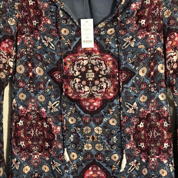 NWT WHBM Medallion Shift Dress W/ Bell Sleeves - Picture 4 of 7